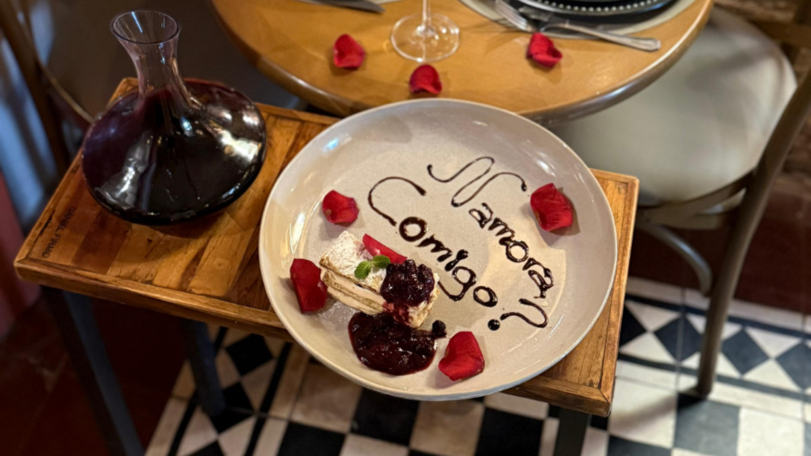 Mesa romântica decorada